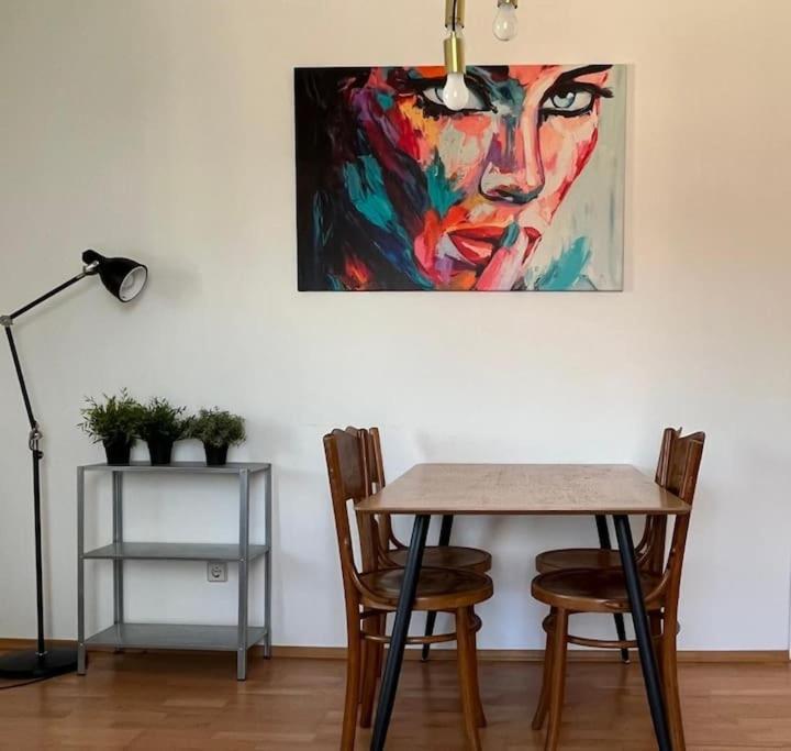Cozy City Center Apartment Graz Bagian luar foto