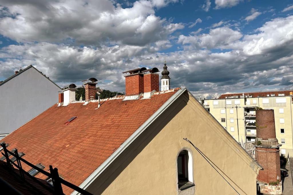 Cozy City Center Apartment Graz Bagian luar foto