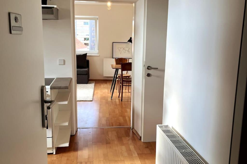 Cozy City Center Apartment Graz Bagian luar foto