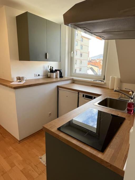 Cozy City Center Apartment Graz Bagian luar foto