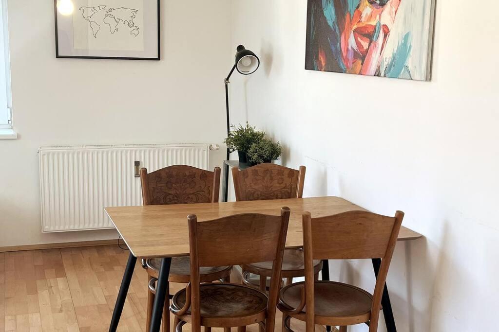 Cozy City Center Apartment Graz Bagian luar foto